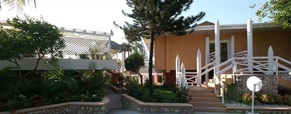 Visa Lodge Port-au-Prince Eksteriør bilde